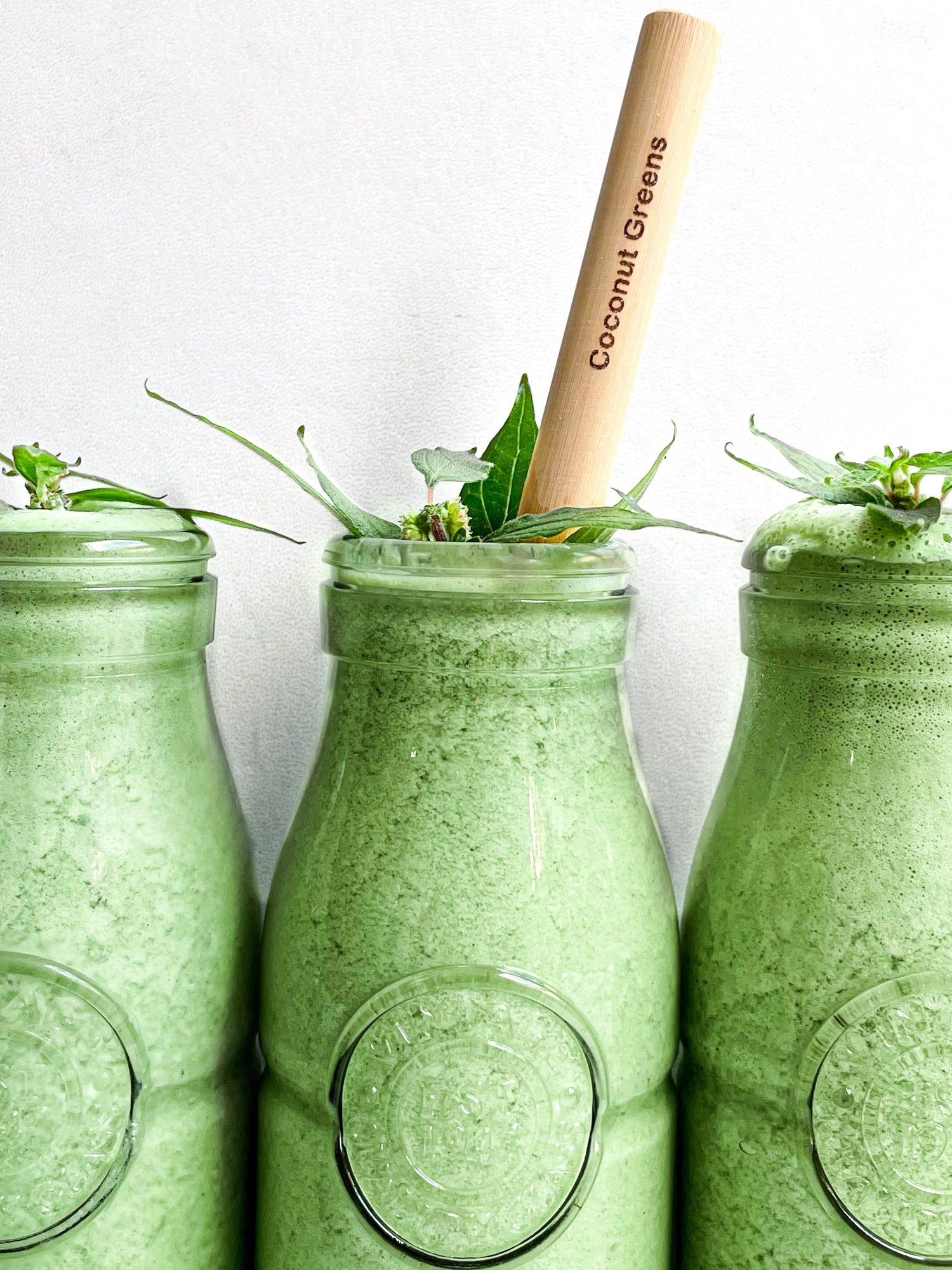 Enjoy your detox with this Apple Pie Smoothie